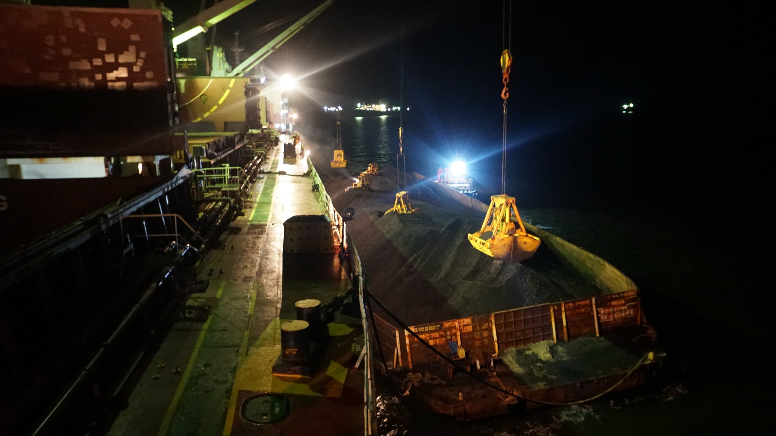 Loading and Unloading Process to Mother Vessel – PT. Borneo Alam Jaya ...